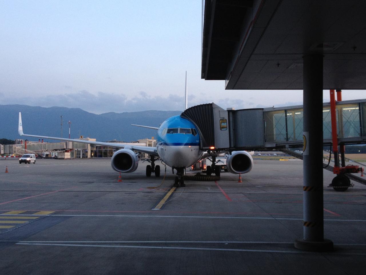 737 KLM sur tarmac de Genève