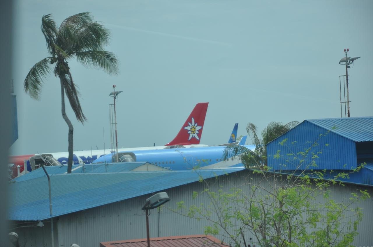 Airbus A330 Edelweiss tarmac de Malé (Maldives) 3