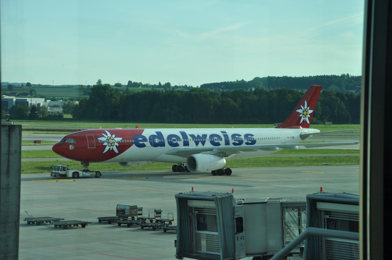 Airbus A330 Edelweiss tarmac Zürich 5