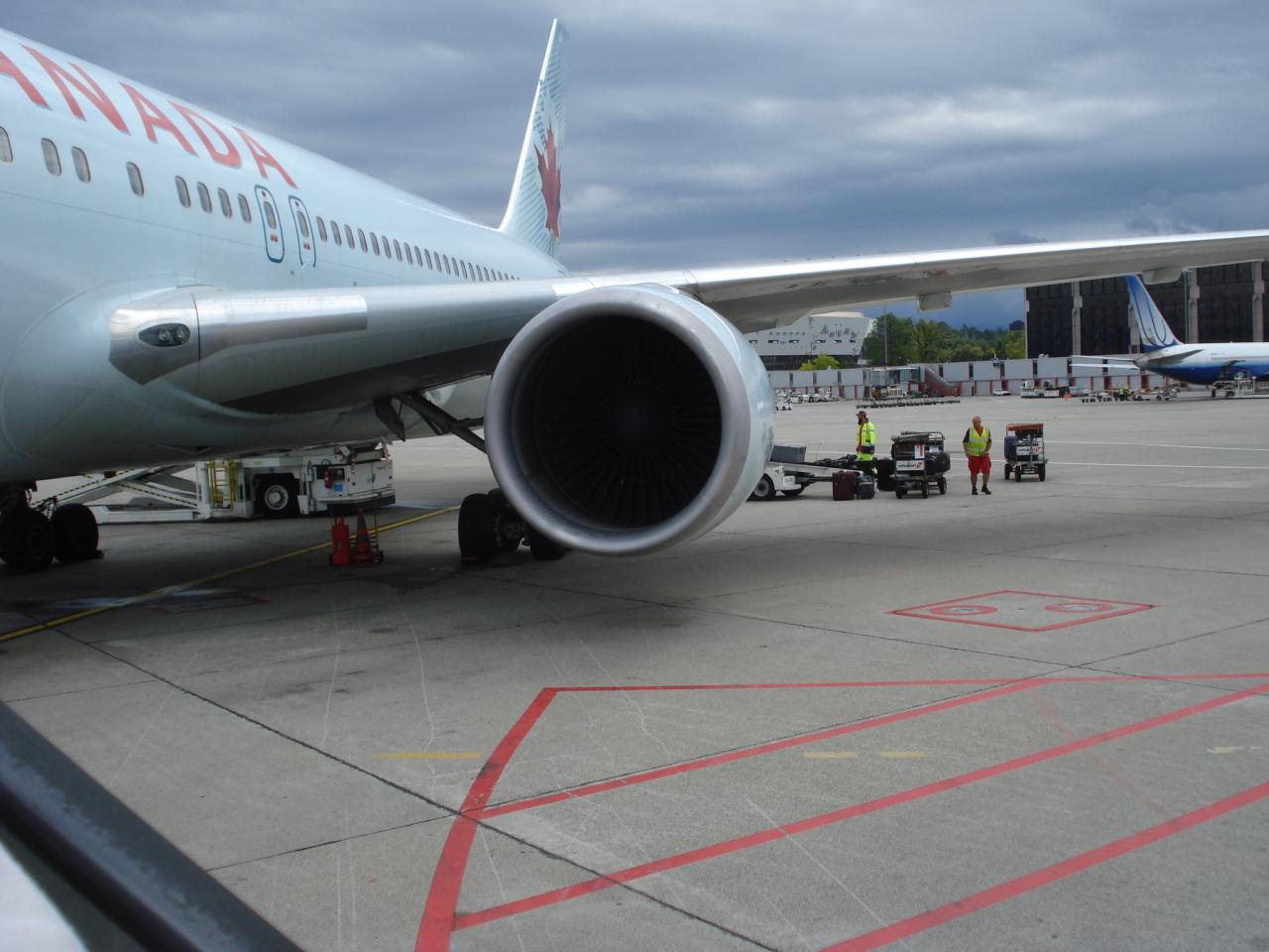 Boeing 767-300 air canada tarmac Genève 3