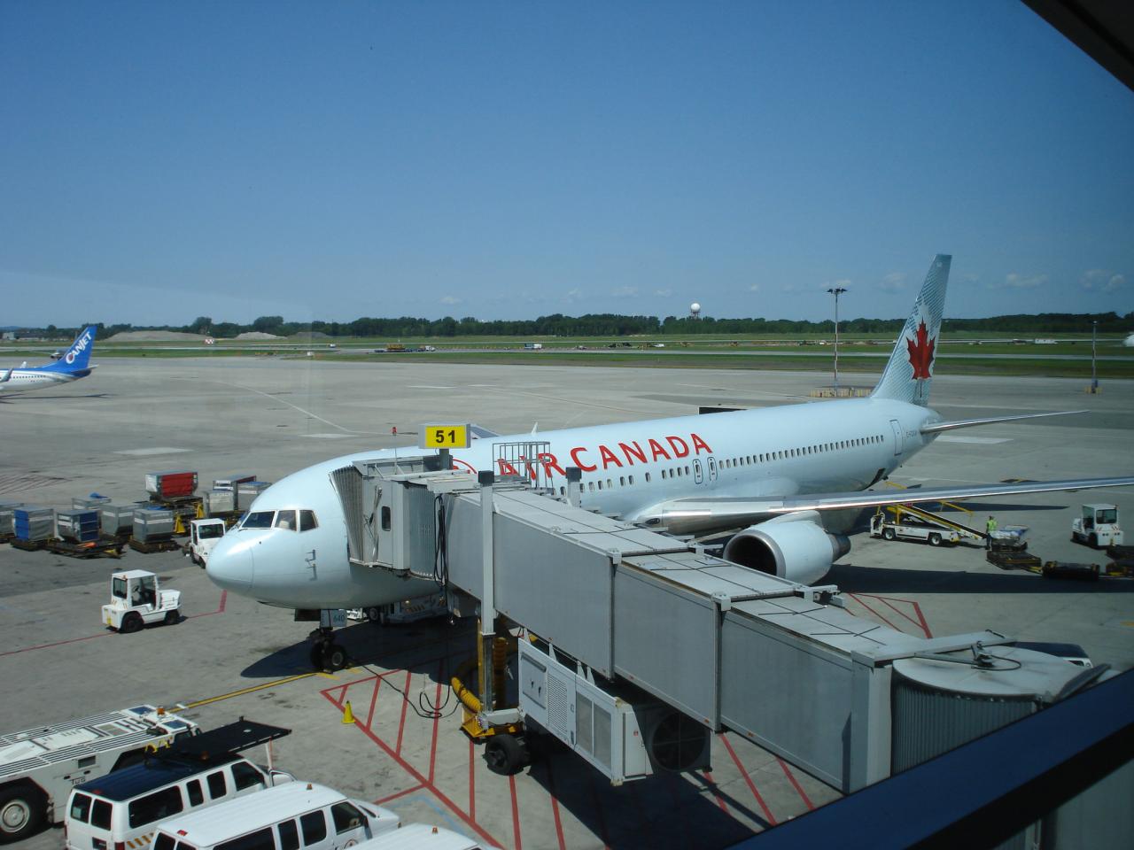 Boeing 767-300 air canada tarmac Montréal YUL 1